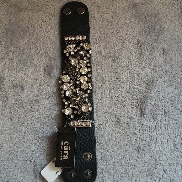 Multilayered Chain Bracelet - Picture 2 of 7